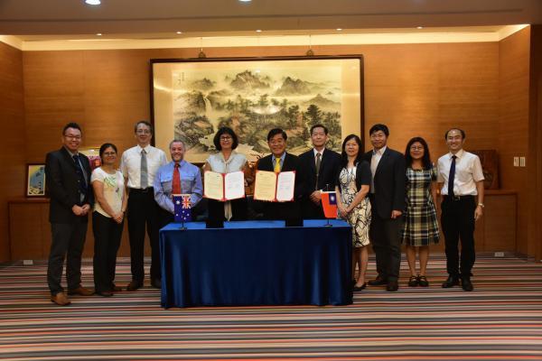 Charles Darwin University signs an MOU with NPTUImage
