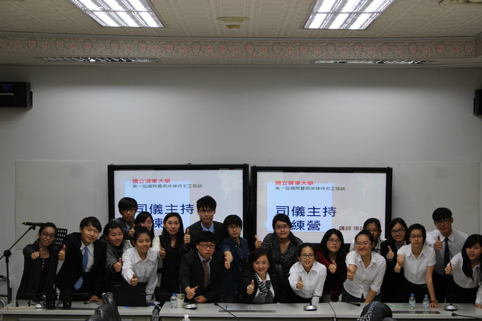 NPTU Int'l & Cross-Strait Volunteers learn how to host a meetingImage