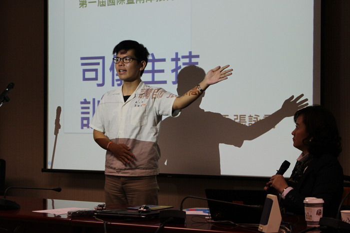 NPTU Int'l & Cross-Strait Volunteers learn how to host a meetingImage