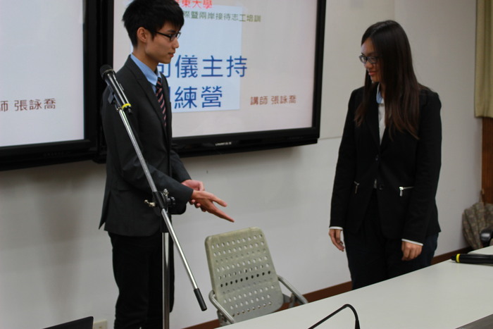 NPTU Int'l & Cross-Strait Volunteers learn how to host a meetingImage