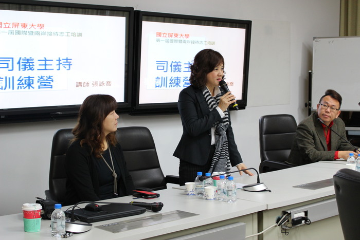 NPTU Int'l & Cross-Strait Volunteers learn how to host a meetingImage