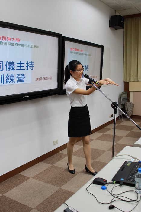 NPTU Int'l & Cross-Strait Volunteers learn how to host a meetingImage